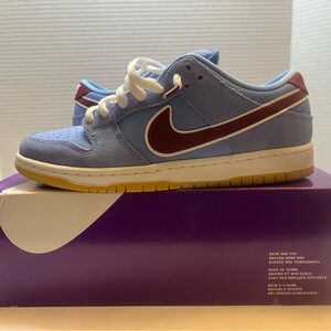 Nike SB Dunk Low Philadelphia Phillies Men 9